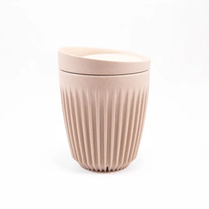 Huskee Natural 240ml avec couvercle, mug de voyage réutilisable pour café, idéal pour les personnes soucieuses de l'environnement.