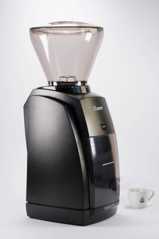 Elektrický mlynček na kávu Baratza Encore s kávovou vaňou.