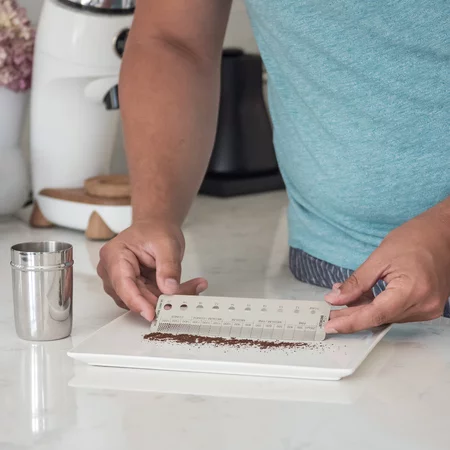 Moulin à café Kruve Brewler au design élégant pour un broyage précis du café.