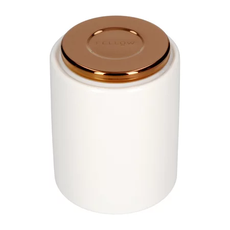 Biały porcelanowy kubek Fellow Monty Latte Cup o pojemności 325 ml, idealny do przygotowania caffe latte.