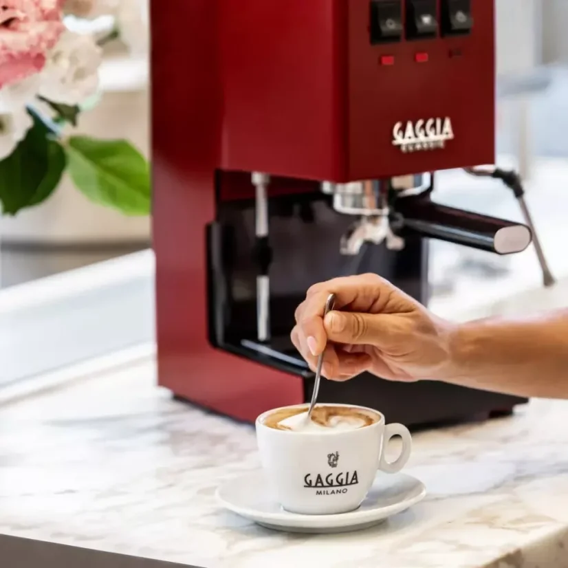 Red home single-boiler espresso machine Gaggia New Classic EVO.