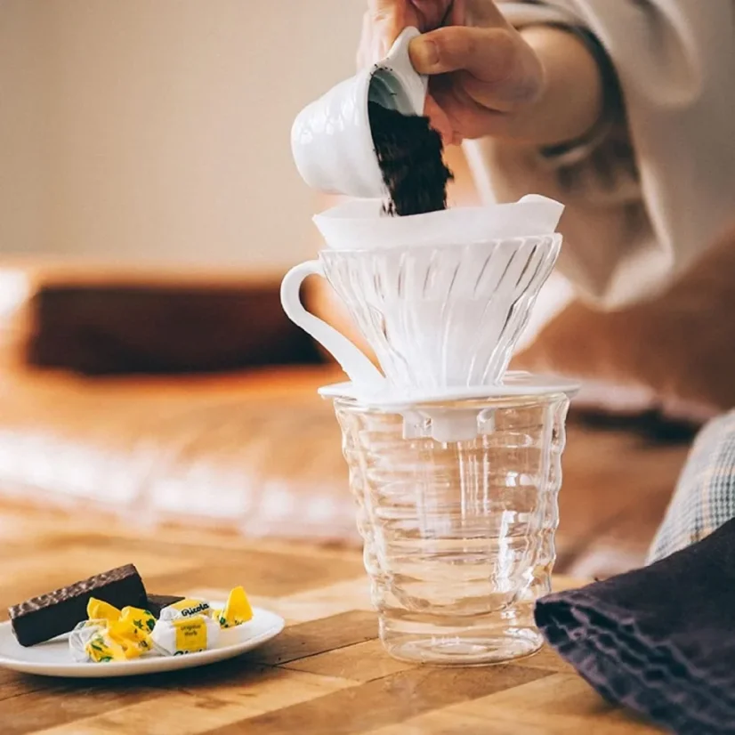 Dripper en verre Hario V60-02 blanc VDG-02W