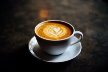 Hogyan rajzoljunk egy szívet a cappuccino-ban