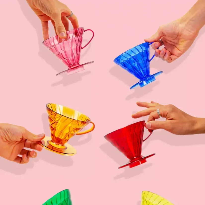 Porte-filtre en plastique Hario V60-02 pour préparer 2 à 4 tasses de café.