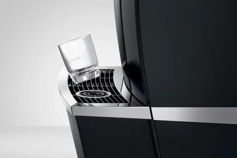 The coffee machine will notify you as soon as the drip tray is full.