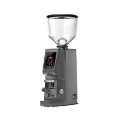 Eureka Atom W 75 siva je espresso mlinček za kavo, izdelan iz nerjavnega jekla, ki zagotavlja dolgo življenjsko dobo in kakovostno mletje. Eureka Atom W 75 siva je espresso mlinček za kavo, izdelan iz nerjavnega jekla, ki zagotavlja dolgo življenjsko dobo in kakovostno mletje.