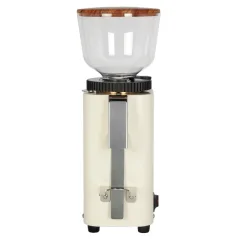 Fehér színű ECM C-Manuale 54 kávédaráló espresso készítéshez olajfa fedéllel.