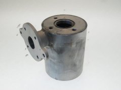 Zylindreschen Edelstol-Boiler mat engem Montageflansch an engem bannenzegen Gewënn uewen Zylindreschen Edelstol-Boiler mat engem Montageflansch an engem bannenzegen Gewënn uewen
