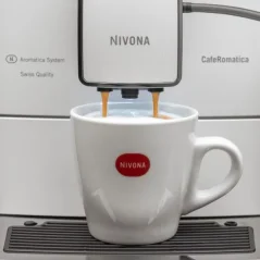 Automatischer Kaffeevollautomat Nivona NICR 779 mit integrierter Kaffeemühle, geeignet für den Hausgebrauch.