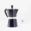 Classique cafetière moka noire Moka Express pour préparer six tasses de café.