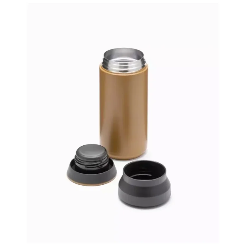 Kinto Travel Tumbler Coyote 500 ml in yellow with double-wall insulation, keeps beverages hot or cold for a long time.
