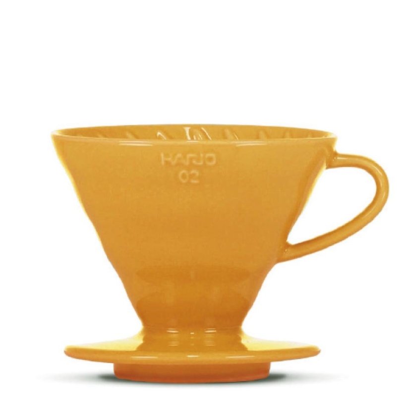 Orangefarbene Kaffeemaschine Hario V60-02 für die Zubereitung von Filterkaffee.
