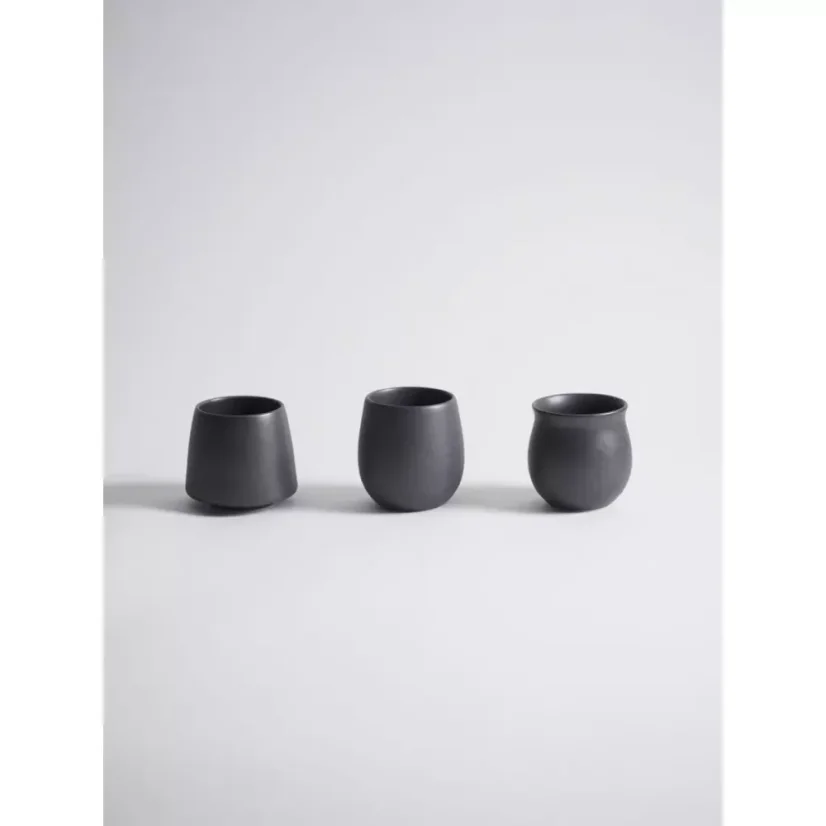 La tasse noire Origami Pinot Flavor est un choix idéal pour le café filtre d'une capacité de 200 ml.