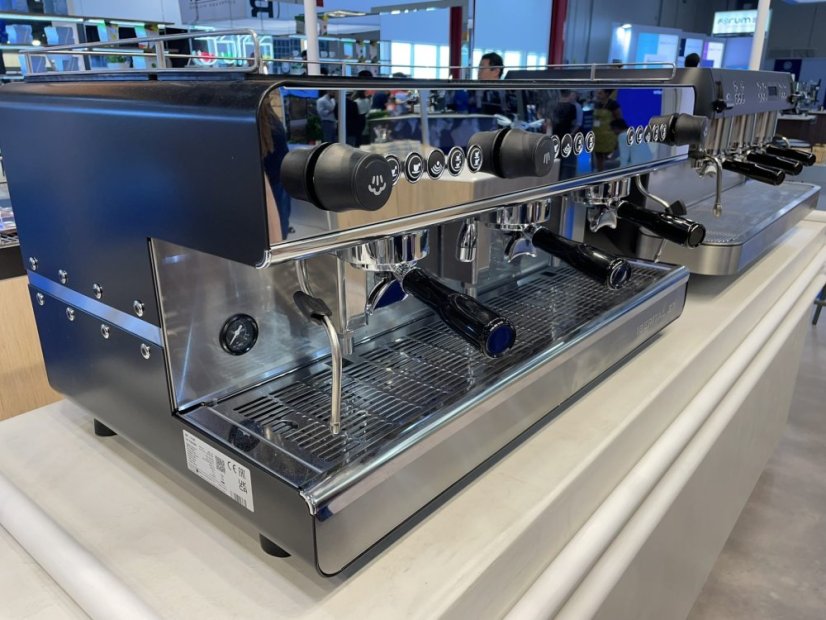 Professional lever espresso machine IB7 Standard 2GR suitable for espresso bars.