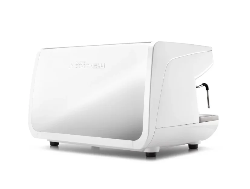 Profesionálny pákový kávovar Nuova Simonelli Appia Life 3GR v bielej farbe s funkciou výdaja horúcej vody.