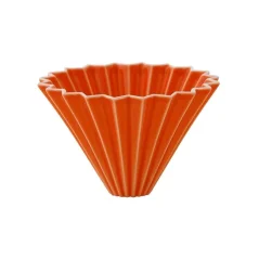 Narancssárga porcelán Origami Dripper S, ideális szűrt kávé készítéséhez.