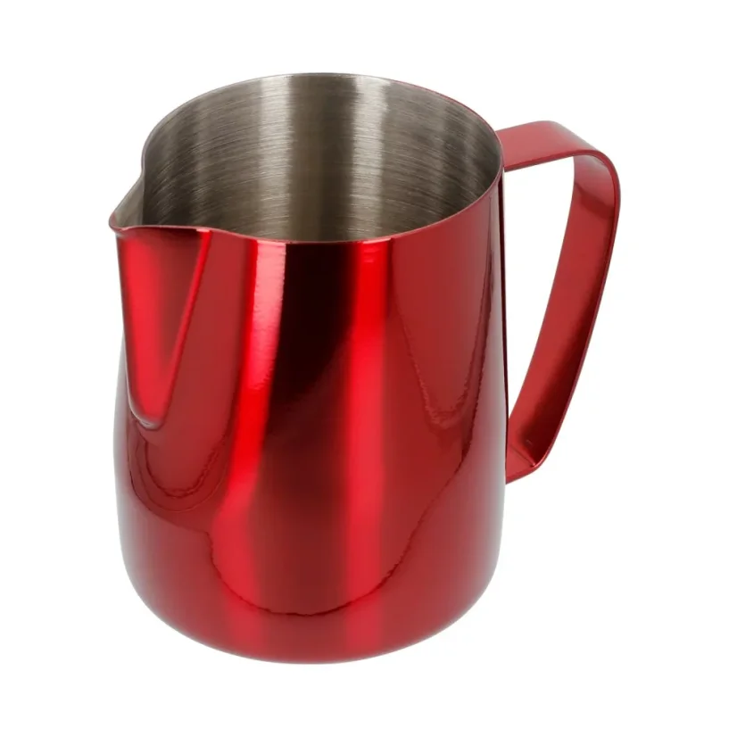 Cafetière rouge pour lait de 600 ml sur fond blanc