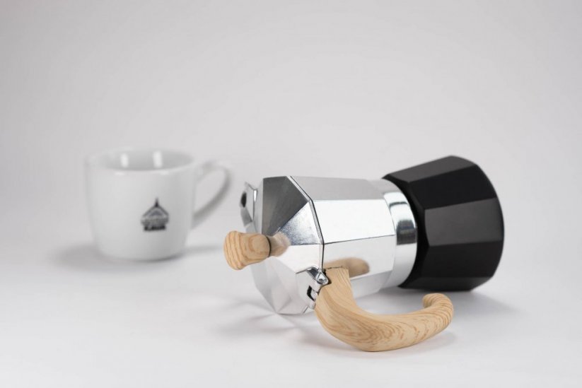 Aluminiowy czajnik do herbaty Moka Woody i filiżanka kawy spa