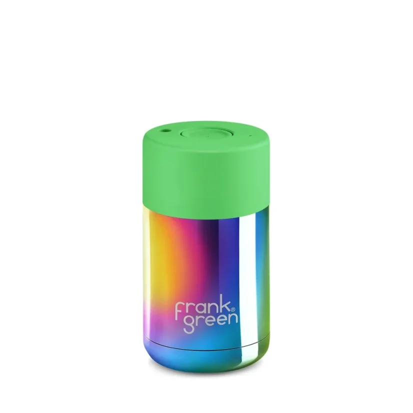Ceramic thermal mug with a rainbow body and green lid, with a capacity of 295 ml.