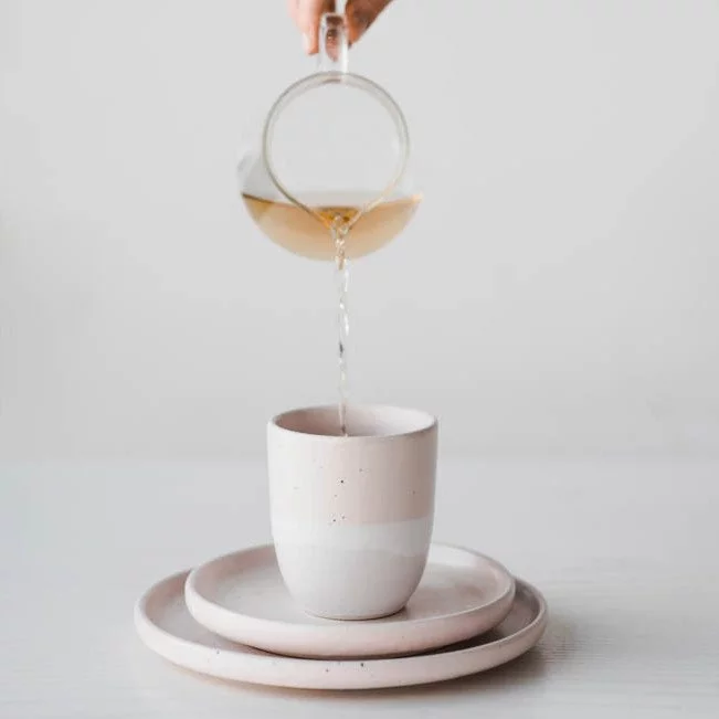 Tasse en céramique pour caffe latté Aoomi Dust Mug 02 d'une capacité de 330 ml au design élégant.