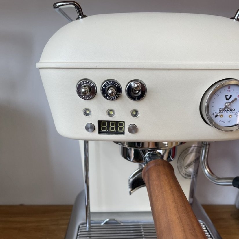 Ascaso Dream PID coffee machine in Sweet Cream color, with water tank, for home use.