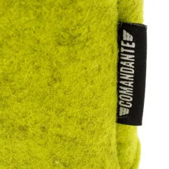 Hoes Comandante C40 Felt Sleeve in pistache kleur, ontworpen om handmolens te beschermen.