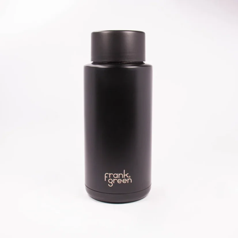 Frank Green Ceramic Black thermal mug with a capacity of 1000 ml, suitable for men, combines style and practicality.