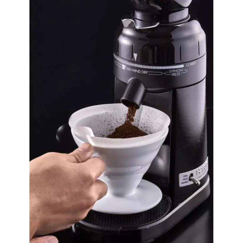 Le moulin à café électrique Hario V60 est un excellent allié pour les amateurs de café avec une tension de 230V, garantissant un broyage précis et un goût exceptionnel de votre boisson préférée.