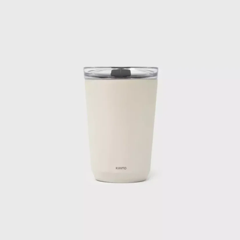 Tasse isotherme blanche Kinto To Go Tumbler d'une capacité de 360 ml.