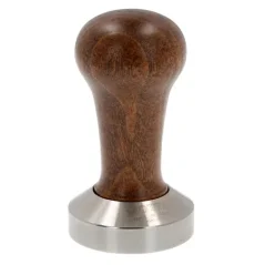 Tampone manuel pour café de 51 mm de diamètre avec une poignée en bois marron. Tampone manuel pour café de 51 mm de diamètre avec une poignée en bois marron.