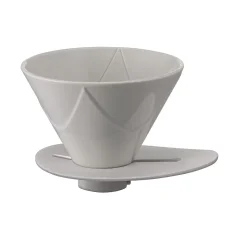 Porteur blanc Hario V60 One Pour Dripper Mugen avec un design élégant pour préparer un café de qualité.