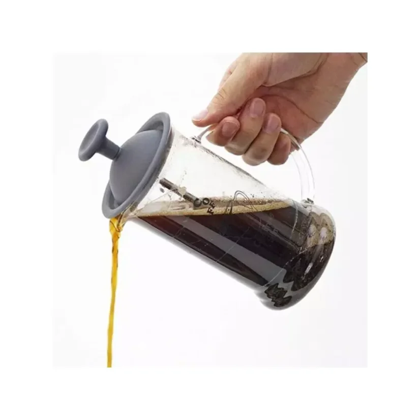 Hario Cafe Press Slim S je čierny French press s objemom 240 ml, ideálny na prípravu lahodnej kávy.