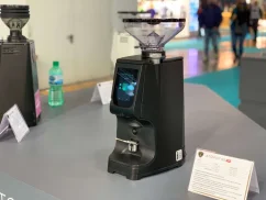 Espressový mlynček na kávu Eureka Atom IoT 65, vhodný pre kaviarne, od značky Eureka.