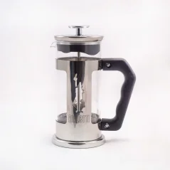 Srebrna kawiarka typu French press Bialetti Preziosa o pojemności 350 ml. Srebrna kawiarka typu French press Bialetti Preziosa o pojemności 350 ml.