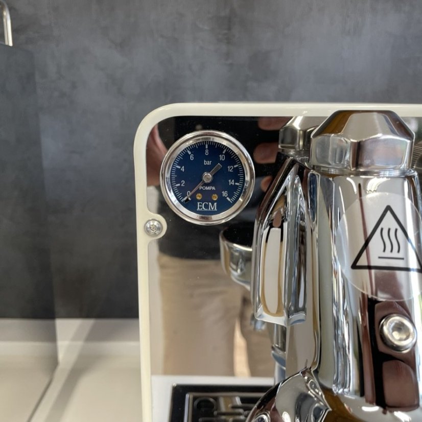 Kaffeemaschine ECM Puristika PID Olive, ideal für den Haushalt, mit elegantem Design und olivgrünen Elementen.