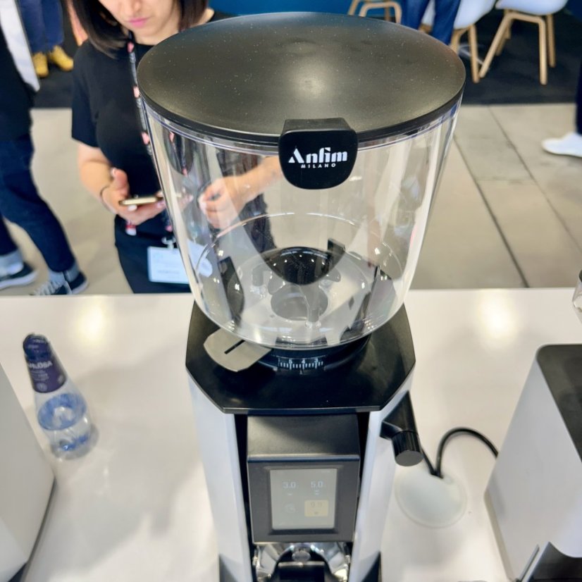 Espresso grinder Anfim Luna is a powerful and reliable assistant for every coffee lover, operating at 230V.