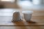 Zwei Espresso-Kapseln in einer Kapsel von Spa Coffee auf einem Holztisch.