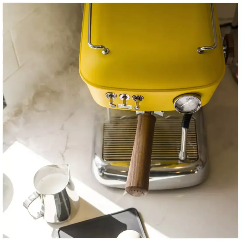 Hausgebrauch Siebträgermaschine Ascaso Dream ONE in der Farbe Sun Yellow mit Edelstahlboiler.