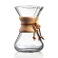 Chemex en verre avec poignée en bois et lien en cuir.