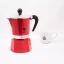 Moka Kanne Bialetti Rainbow 3 in Rot mit Kaffee.