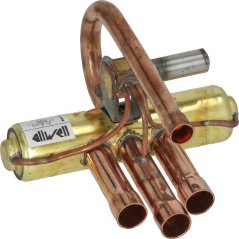 Messing-Réckventil mat Kupferrouer an enger elektromagnetescher Spull.