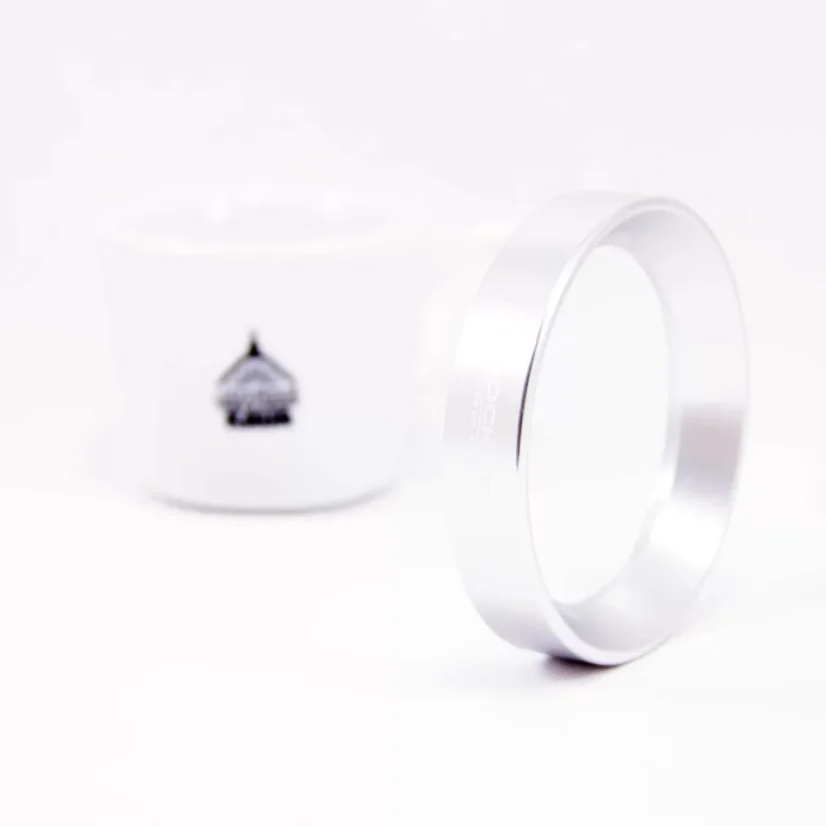 Entonnoir de remplissage en aluminium argenté pour espresso, d'un diamètre de 58,55 mm.