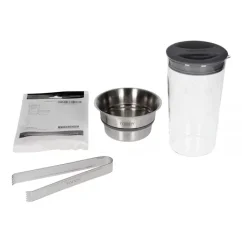 Cold Brewer Artisan Small Batch pour préparer une boisson à base de café froide.
