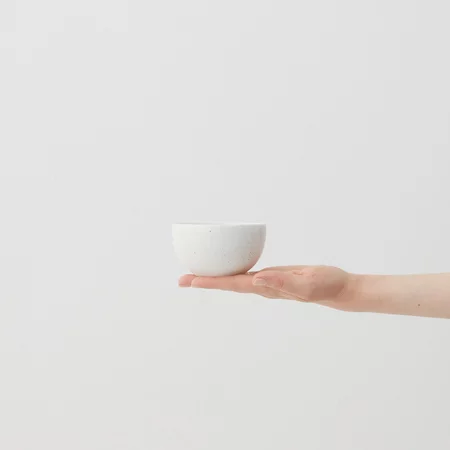 Weiße Caffe-Latte-Tasse Aoomi Salt Mug A06 mit einem Volumen von 200 ml, ideal für Liebhaber von starkem Kaffee.