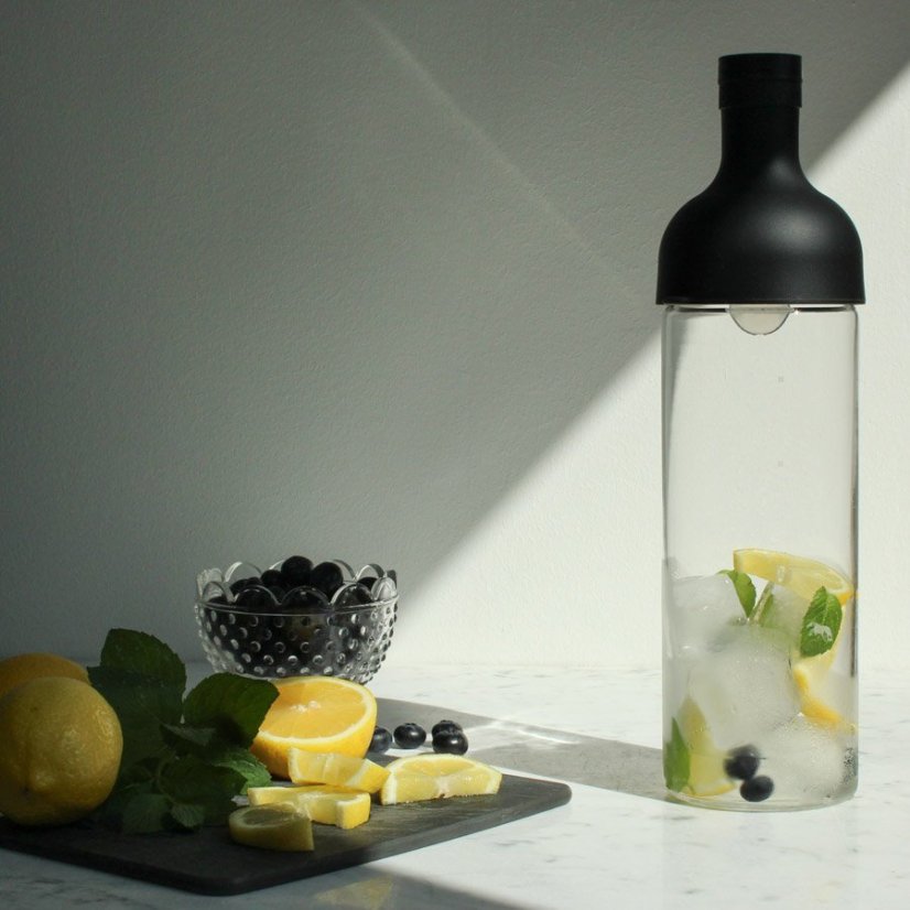 Schwarze Flasche für Eistee Hario Filter-In Bottle. Volumen 750 ml.
