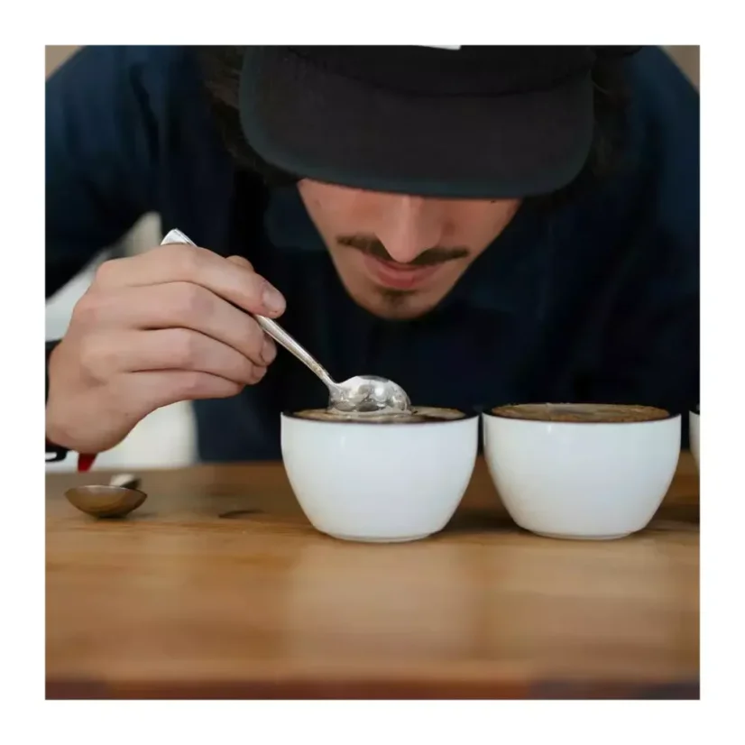 Le bol blanc pour cupping est fabriqué en porcelaine de qualité, idéal pour une dégustation professionnelle de café.