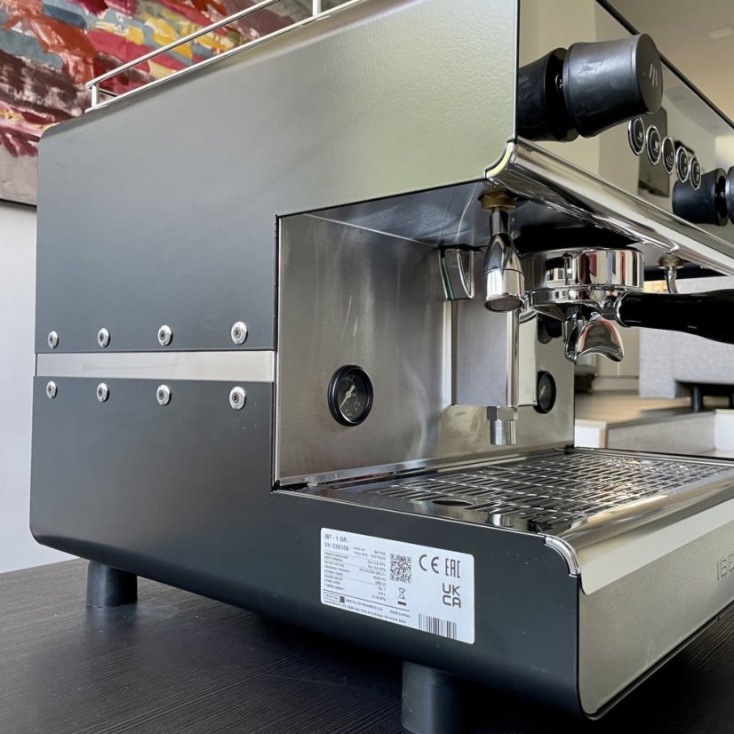 Professional lever coffee machine IB7 Standard 1GR, ideal for a booth for preparing delicious coffee.