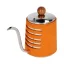 Orangefarbene Kaffeekanne mit Schwanenhals von Barista Space, 550 ml, ideal für präzises Gießen von Wasser bei der Pour-Over-Kaffeezubereitung.