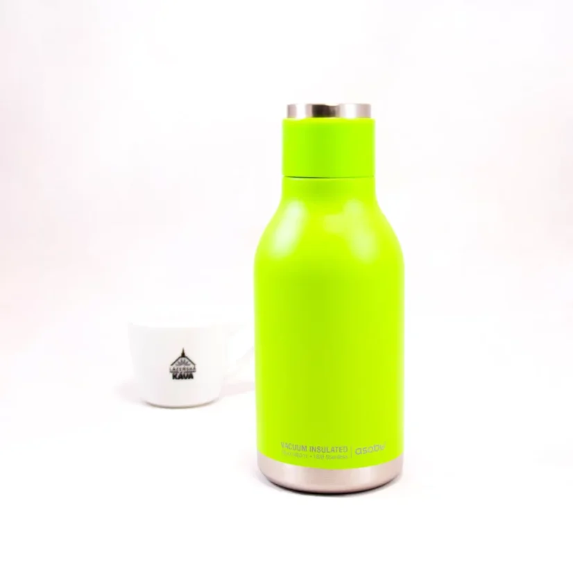 Asobu Urban Water Bottle 460 ml Lime ist eine Thermosflasche mit einem Fassungsvermögen von 460 ml in markanter Limettenfarbe, ideal zum Warmhalten oder Kühlen von Getränken unterwegs.