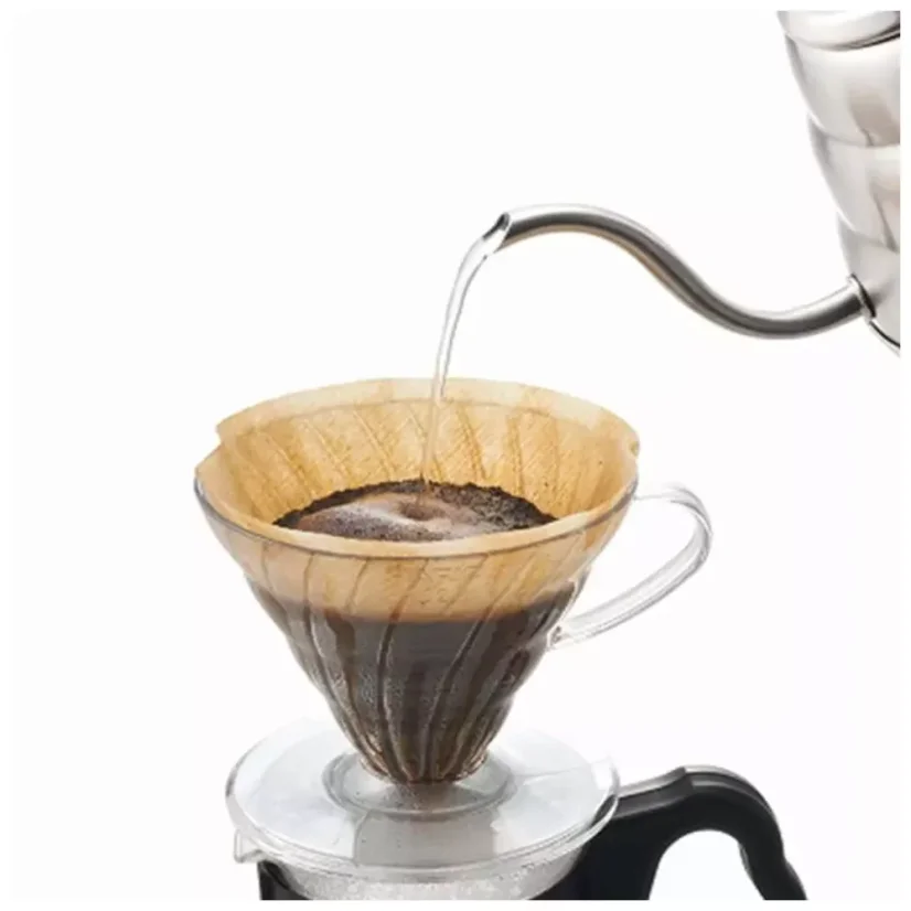 A Hario V60-02 egy áttetsző műanyag csepegtető, amely tökéletes kávékioldást biztosít.